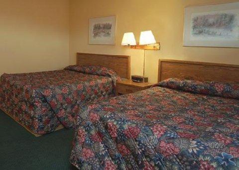 Econo Lodge Pratt Екстериор снимка