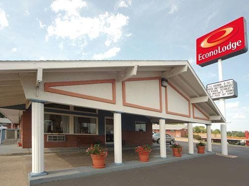 Econo Lodge Pratt Екстериор снимка