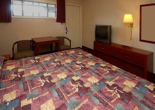 Econo Lodge Pratt Стая снимка